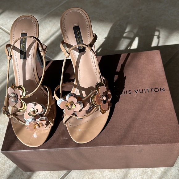 Louis Vuitton Shoes - Louis Vuitton Flower Slingback Heels ✨